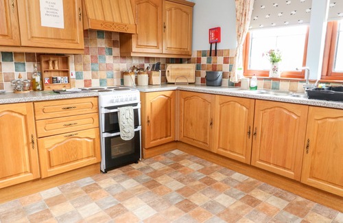 Newtonmore Cottage | CREAG-NA-SANAIS, family friendly, with open fire in Laggan