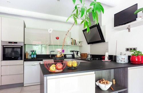 Saint-Cannat House | Create lasting vacation memories in this wonderful vacation home.