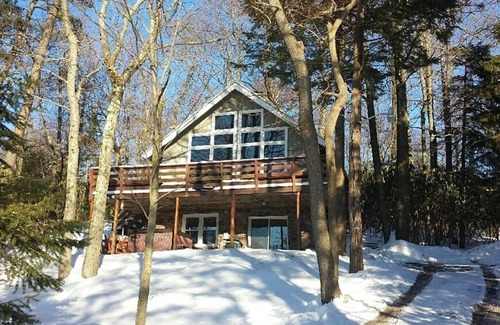 Lake Harmony House | CREATE MEMORIES & RELAX AT THE BEAUTIFUL LAKE ESCAPE AT LAKE HARMONY !