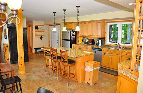 Minden Cottage | Create your family memories at this Executive Haliburton Cottage Rental