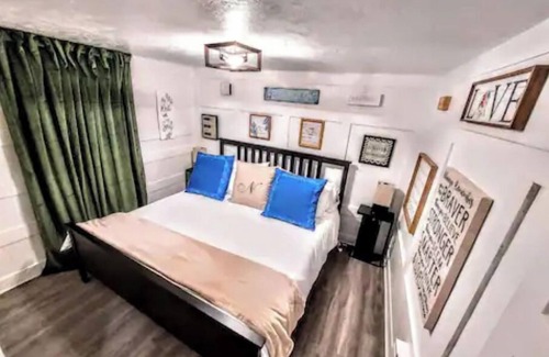South Salt Lake Ski Chalet | Creative Chalet - 3 King Beds! 4 rooms! Gig Wifi⚡️