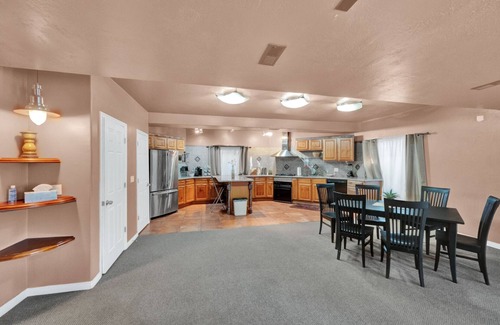North Salt Lake Apartment | Creative Cozy Lux Basement Apartment