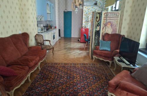 Bucharest City-Centre Villa | Creative retreat and Artist Haven Bohemian Villa on Calea Victoriei