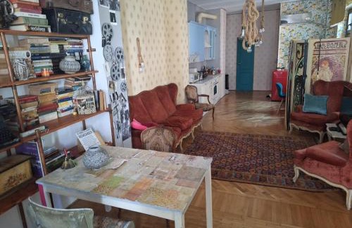 Bucharest City-Centre Villa | Creative retreat and Artist Haven Bohemian Villa on Calea Victoriei
