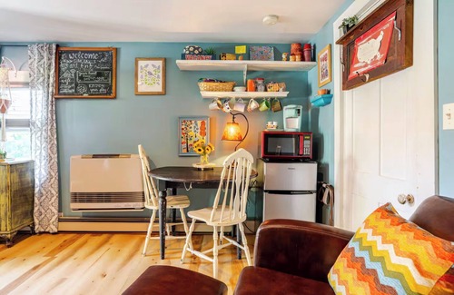 Ashland Apartment | Creative Studio Suite on Main Street