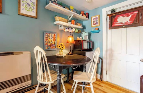 Ashland Apartment | Creative Studio Suite on Main Street