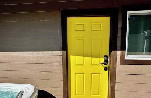 Ahwahnee Apartment | Creature Comforts Suite-Private Hot Tub-Sleeps 2