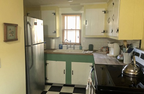 West Saugerties Cottage | Creek & Catskill Mountain view HITS Hike Ski