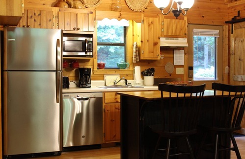 Andrews Cabin | Creek Front Mountain Cabin with Jacuzzi.