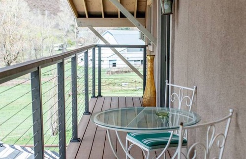 Durango House | Creek-Hot Tub-View-Pets-10min DT