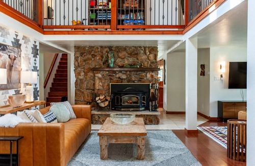 Durango House | Creek-Hot Tub-View-Pets-10min DT