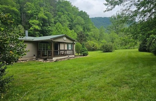 Hot Springs Cottage | Creek Life Cottages II