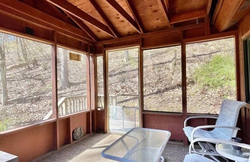 Berkeley Springs Cabin | Creek-side Cabin Summ