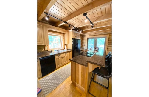 Mentone Cabin | Creek Wood Reserve in Mentone, near Brow Park