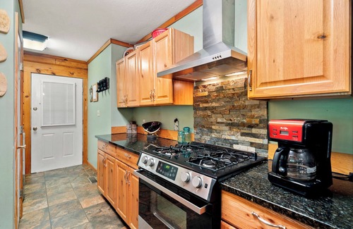 Robbinsville Cabin | Creekfront Cabin w/Hot Tub! Motorcycle Friendly!