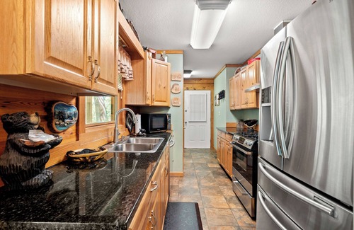Robbinsville Cabin | Creekfront Cabin w/Hot Tub! Motorcycle Friendly!