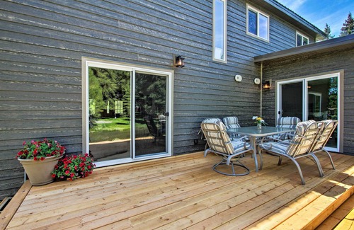 Lincoln House | Creekfront Lincoln Home, Steps from Downtown!