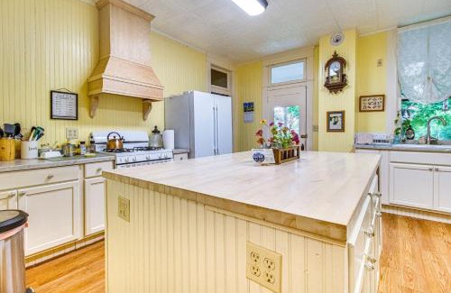 Yellville House | Creekfront Yellville Manor with Parlors and Fire Pit!
