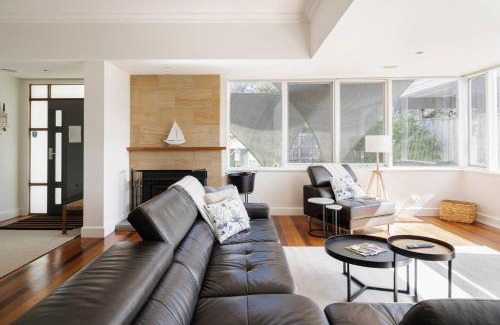 Frankston House | Creekhouse by the Sea Private Jetty and Serene Views