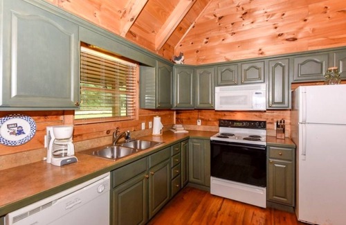 Townsend Cabin | Creekside 2 Bedroom Cabin by RedAwning
