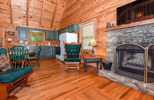Townsend Cabin | Creekside 2 Bedroom Cabin by RedAwning