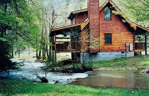 Townsend Cabin | Creekside 2 Bedroom Cabin by RedAwning