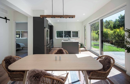 Hailey House | Creekside 2-bedroom cottage mid-valley