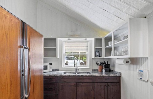 Versailles Cabin | Creekside- Bourbon Trail Oasis