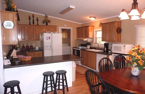 Hot Springs Cabin | Creekside Cabin, comfortable cabin overlooking trout creek