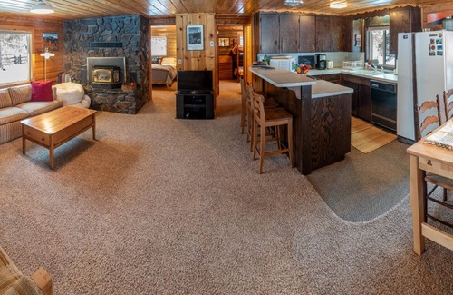Ketchum Cabin | Creekside Cabin in the Heart of the Sawtooth Mountains