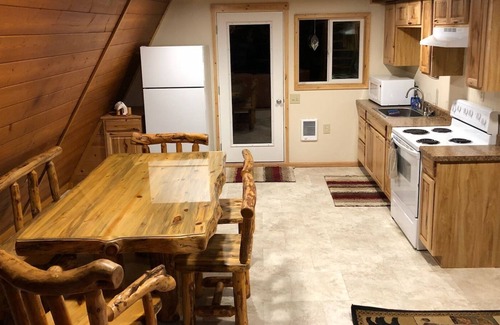 Carmen Cabin | Creekside Cabin near Salmon