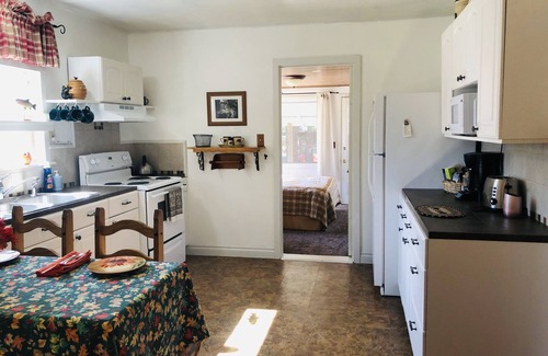 Oakhurst House | Creekside Cabin near Yosemite