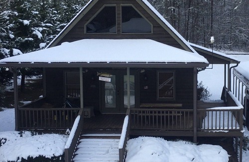 Tiger House | Creekside Cabin on Beautiful Lake Burton - see recent updates!