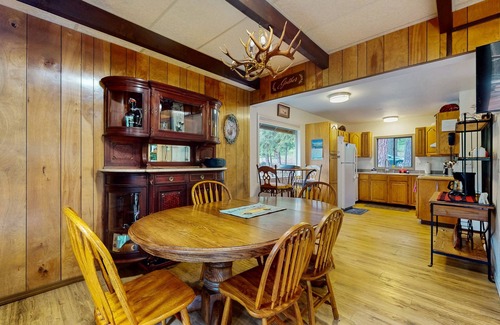 Peshastin House | Creekside Cabin Retreat in Peshastin — Nature, Peace & Charm