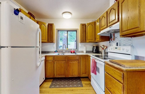 Peshastin House | Creekside Cabin Retreat in Peshastin — Nature, Peace & Charm
