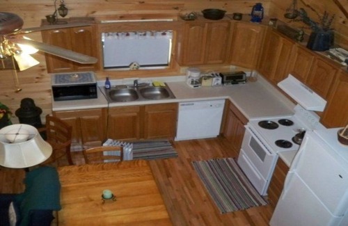 Hampton Cabin | Creekside Cabin, T Mobile hotspot, T Mobile and Verizon only phones work.n