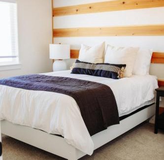McCammon House | Creekside Cabins Hickory Stay w views near Lava