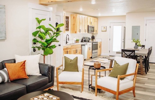 McCammon House | Creekside Cabins- Large Property for Reunions