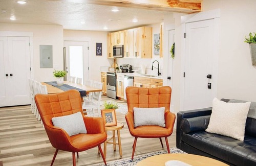 McCammon House | Creekside Cabins- Large Property for Reunions
