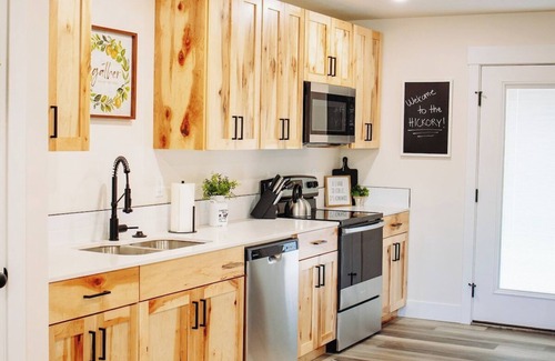 McCammon House | Creekside Cabins- Large Property for Reunions