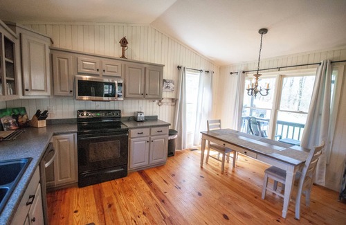 Hiawassee Cabin | Creekside Cascades, Firepit, Streaming Internet, Creekfront & level yard!n