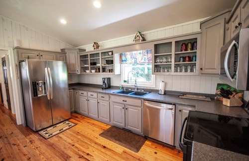 Hiawassee Cabin | Creekside Cascades, Firepit, Streaming Internet, Creekfront & level yard!n