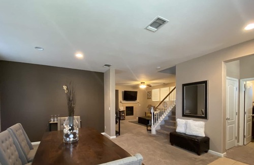 North Natomas House | Creekside Chateau- CLOSE TO AIRPORT/DOWNTOWN/SHOPS