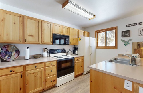 Grand Lake Condo | Creekside condo w/patio, fireplace & open layout perfect for a group getaway