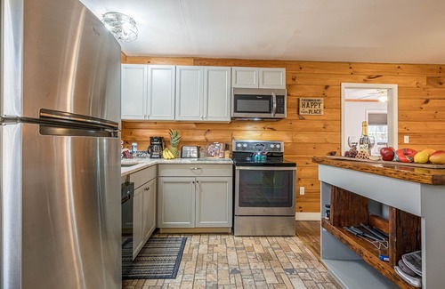Helen Cabin | Creekside Cottage | 1BR,1BA | Pet Friendly, Hot Tub, Pool Table, Trout Fishing