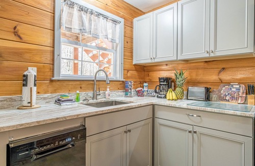 Helen Cabin | Creekside Cottage | 1BR,1BA | Pet Friendly, Hot Tub, Pool Table, Trout Fishing