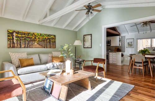 Healdsburg Cottage | Creekside Cottage and Bungalow. Cozy, pet friendly, close to town. Sleeps 6