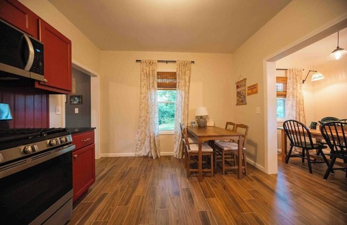 Carlton House | Creekside Cottage at Saegertown