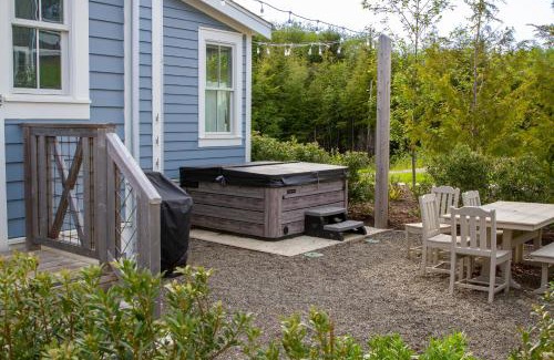 Seabrook House | Creekside Cottage by Seabrook Hospitality