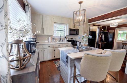 Blairsville Cottage | Creekside Cottage king Bed Frada's Nest Casual Elegance